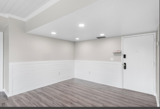 Building Photo - 235 6th St NW