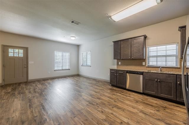 Building Photo - 511 E Akard St