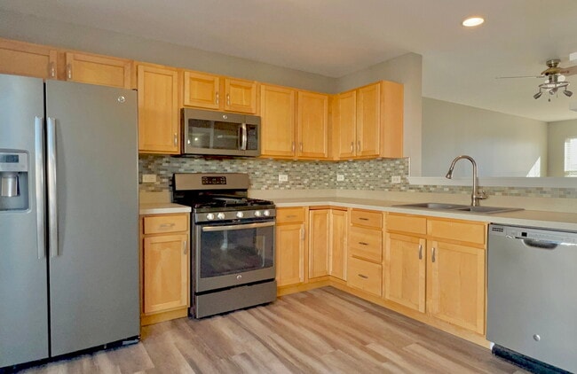 Building Photo - 24461 John Adams Dr