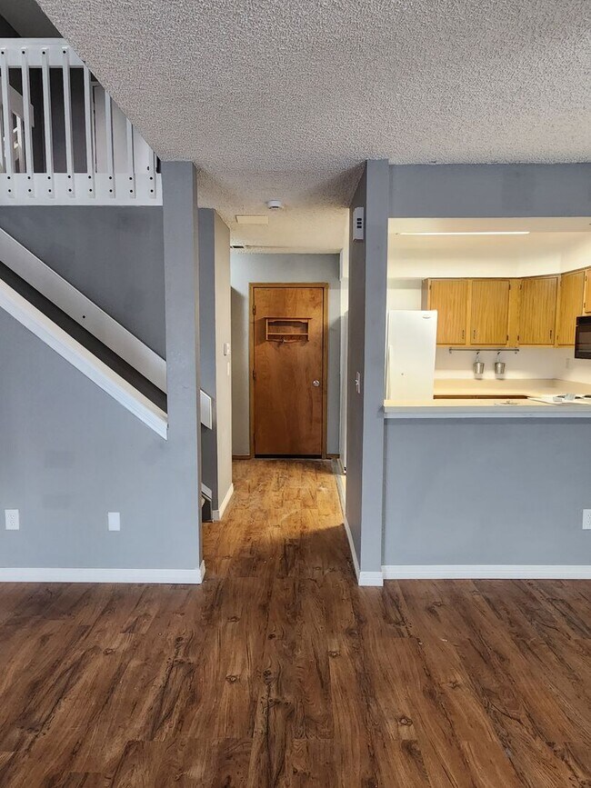 Building Photo - Wonderful townhome unit in Arvada! MOVE IN READY!!