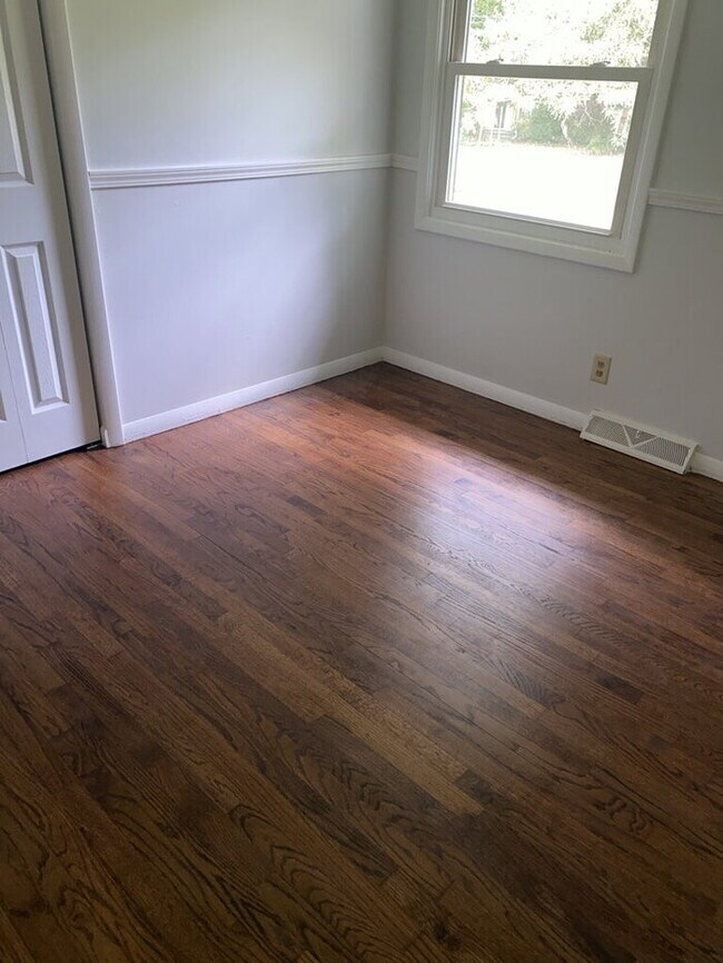 Building Photo - "Charming 3-Bed, 2-Bath Home at 109 Calhoun Ave: Your Serene Retreat in Pendleton!"