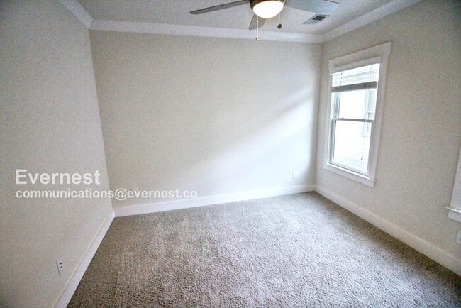 Building Photo - 817 Knox Ave