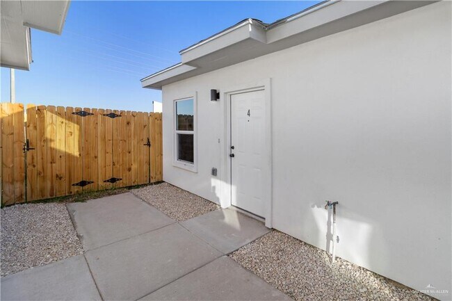 Building Photo - 21 N Emerald Ave