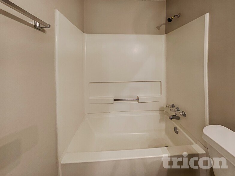 Building Photo - 100 Rolling Rock Rd