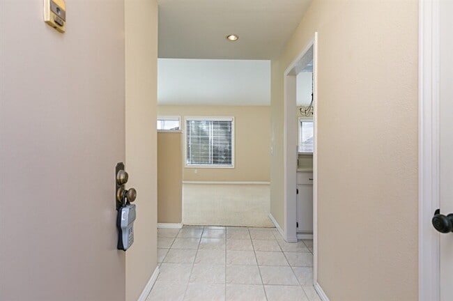 Building Photo - 930 Via Mil Cumbres