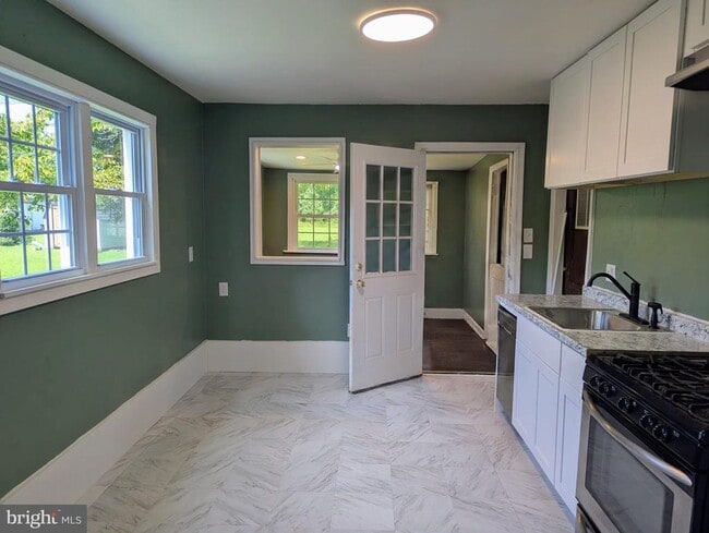 Building Photo - 2225 Williams Dr
