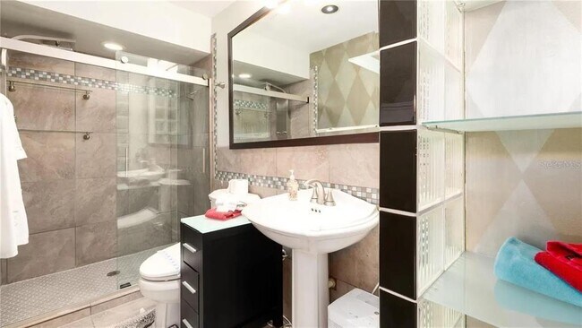 Building Photo - 10438 St Tropez Pl
