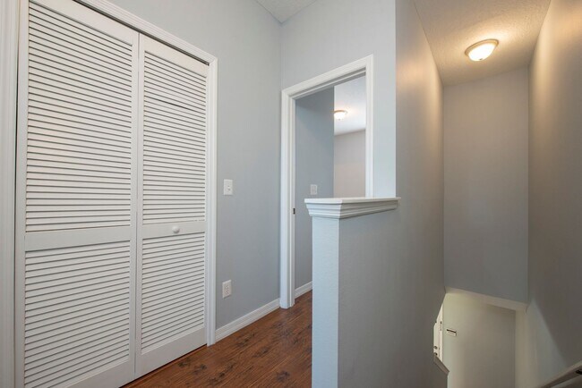 Building Photo - 2 Bedroom /2.5 bathrooms Town House. Just few minutes from Medical City.