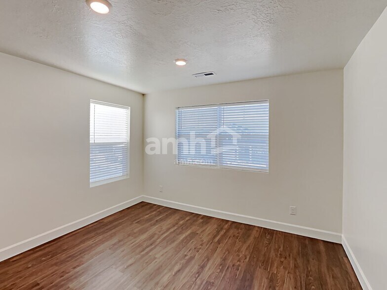 Building Photo - 1192 Wagon Way