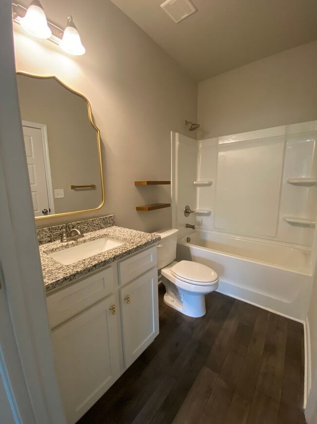 Building Photo - SPECIAL: HALF OFF FIRSTS MONTH RENT! Lovel...