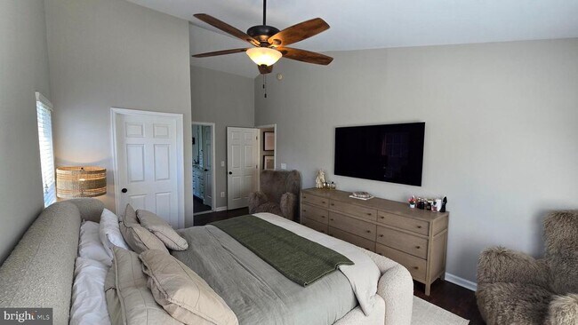 Building Photo - 47400 River Crest St