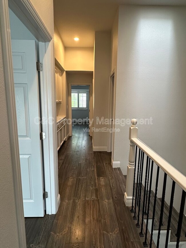 Building Photo - 180 Pelican Loop