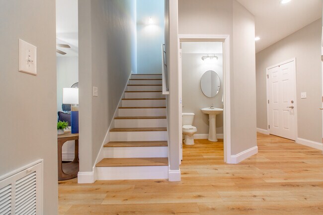 Building Photo - 512 Catalina Ct