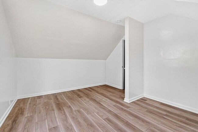 Building Photo - 176 Robinwood Ave