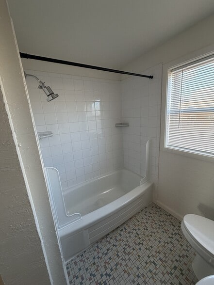 Building Photo - 7837 Kavanagh Rd