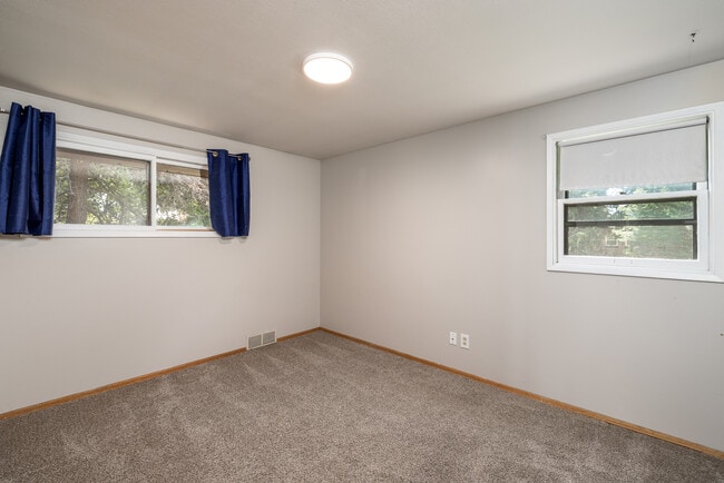 Building Photo - 3011 W Dalke Ave