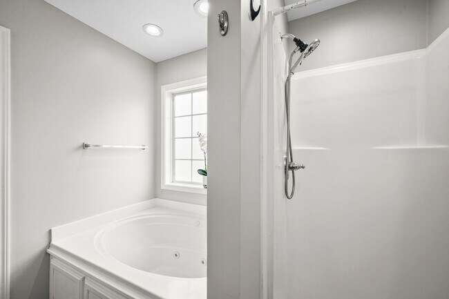 Building Photo - Pet Friendly, Bonus Room and Fenced Backyard!