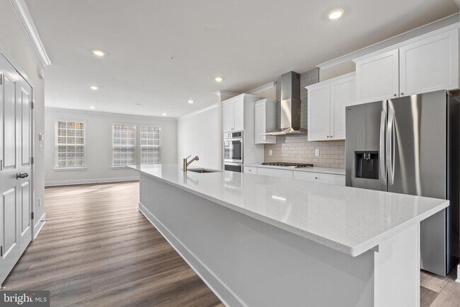 Building Photo - 516 Downswing Rd