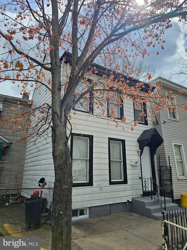 Building Photo - 118 Second St-118
