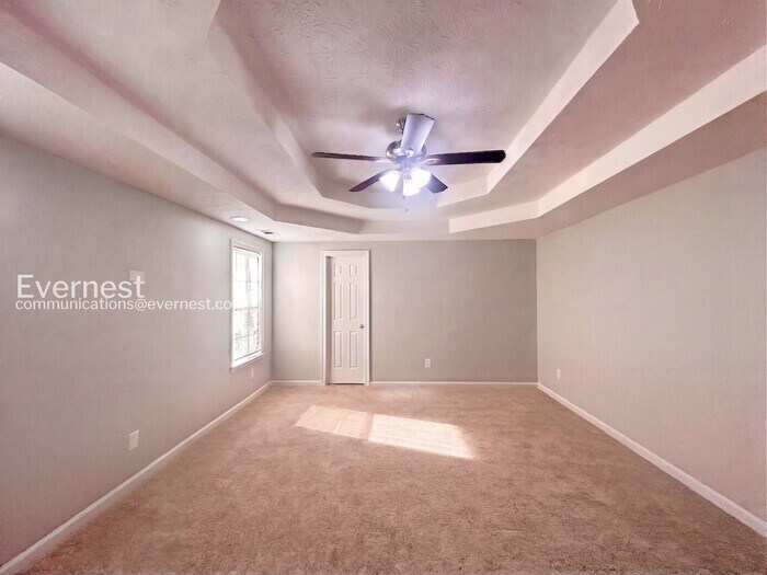 Building Photo - 710 Timbergrove Dr SW