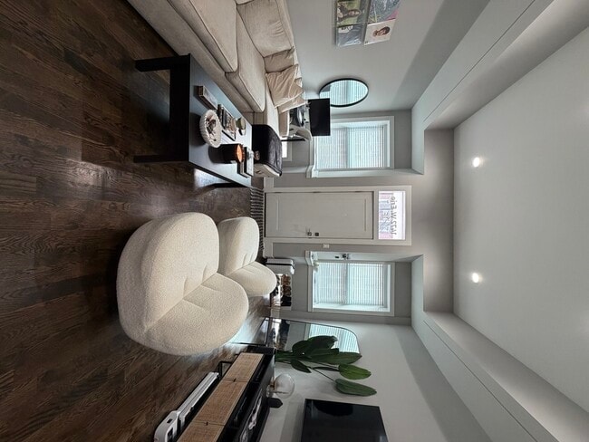 Building Photo - 1472 W Erie St