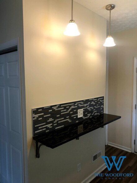 Building Photo - 1641 Summit Street