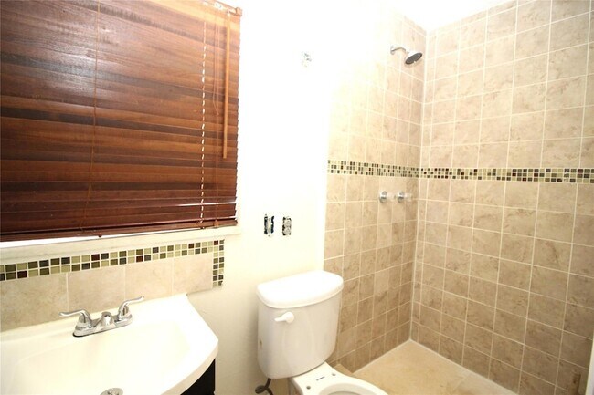 Building Photo - 3910 SW 61st Ave