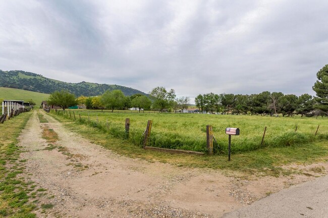 Building Photo - Home on Acreage (horses OK)  for Lease