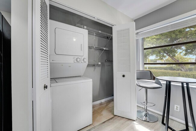 Building Photo - 14849 Cumberland Dr