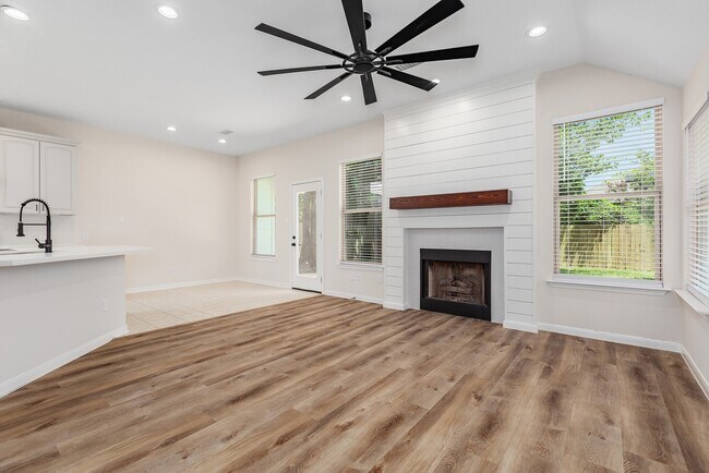 Building Photo - 42 Camber Pine Pl