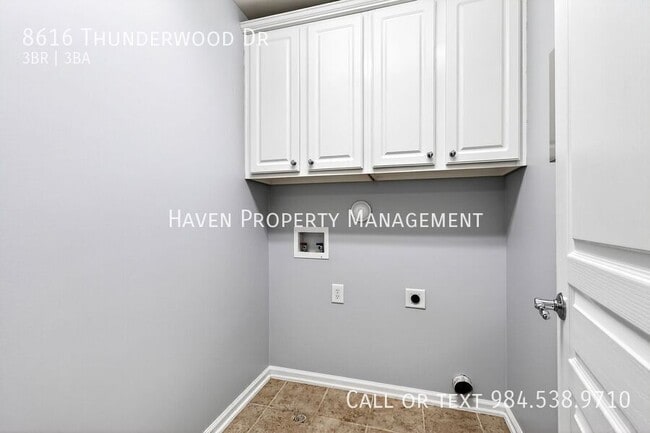 Building Photo - 8616 Thunderwood Dr