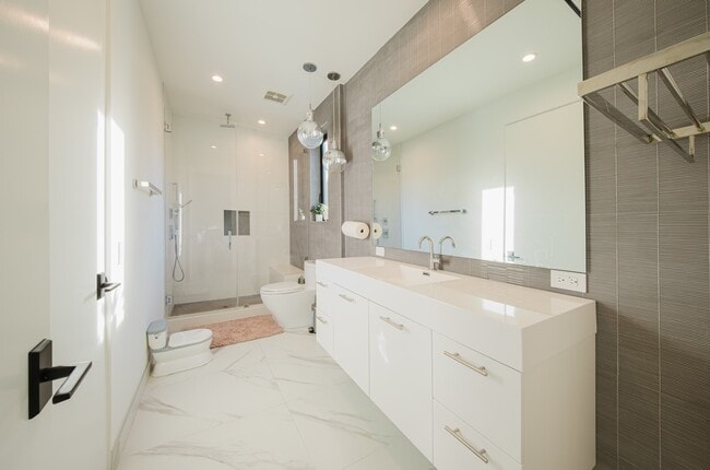 Building Photo - 25879 Chalmers Pl