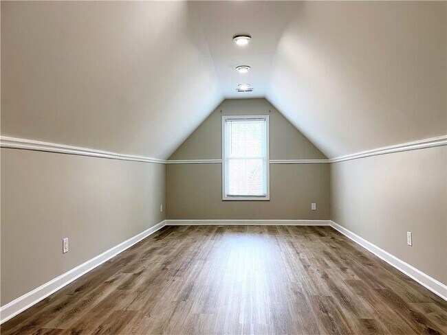 Building Photo - 1635 River Oak Dr