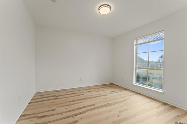 Building Photo - 18516 Lakefield Ave