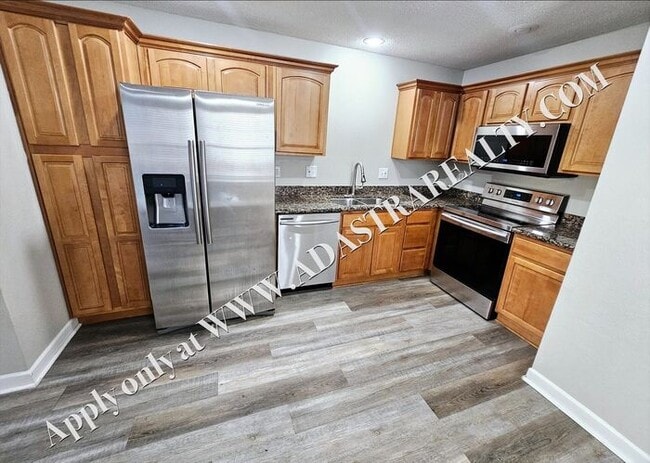 Building Photo - Beautiful Townhome in Blue Springs-Available NOW!!