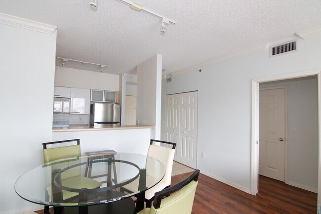 Building Photo - 616 Clearwater Park Rd