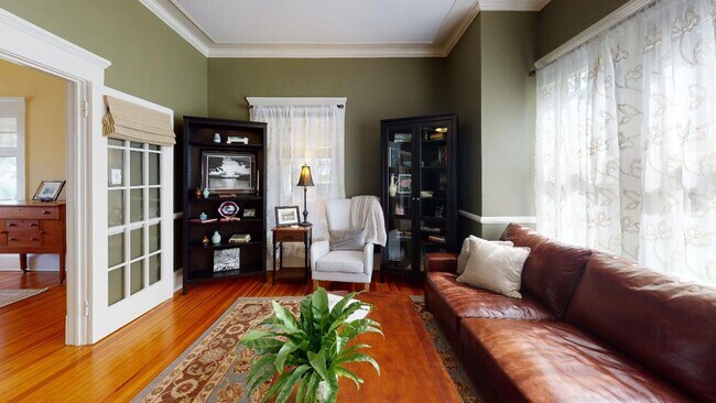 Building Photo - Fully furnished Dilworth Bungalow Home
