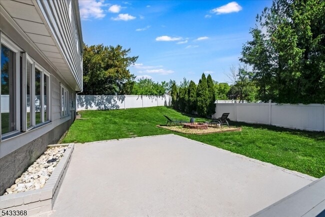 Building Photo - 32 Brantwood Pl