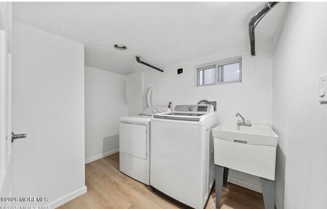 Building Photo - 146 Bath Ave