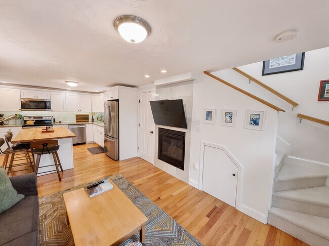 Building Photo - Beautiful Condo In Beverly MA!