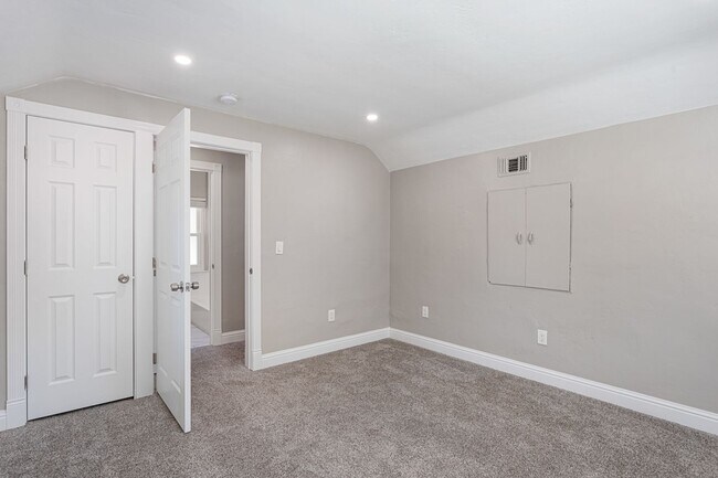 Building Photo - 4028