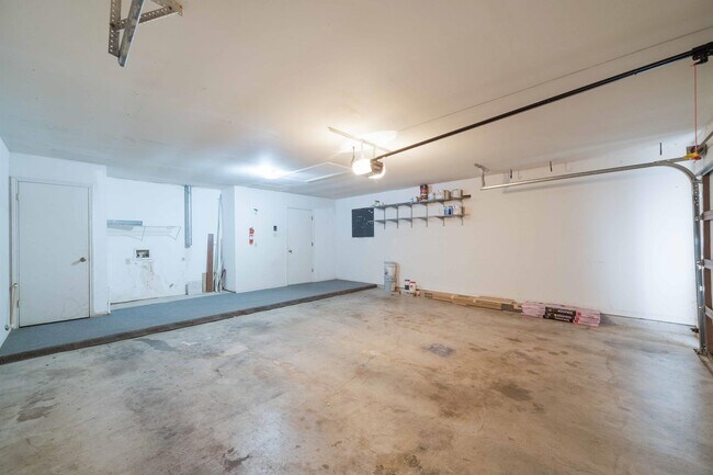 Building Photo - 5510 Wagon Train Rd