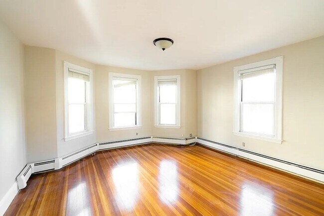 Building Photo - 17 E Milton Rd