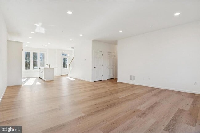 Building Photo - 148 SILVERSMITH Rd