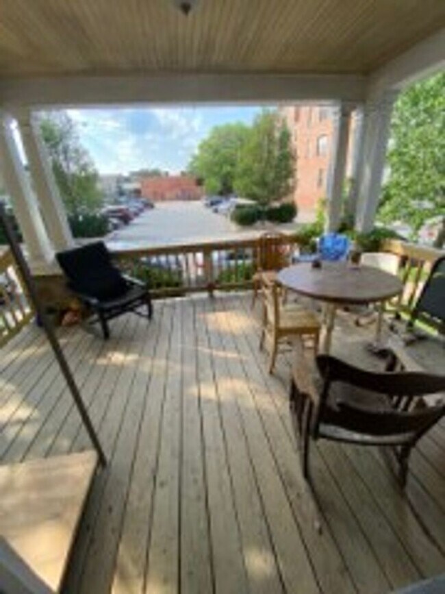 Building Photo - Allston 4.5 Bed  2 Bath - 9/1