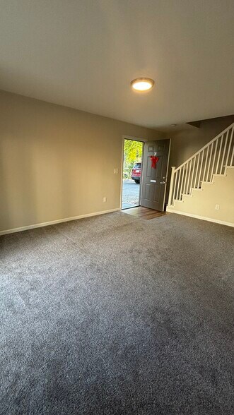 Building Photo - 1352 Drake Dr