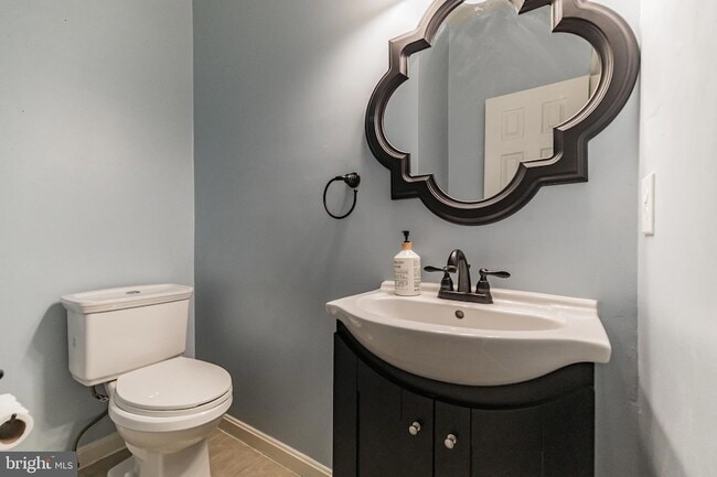 Building Photo - 9 Sharon Ln