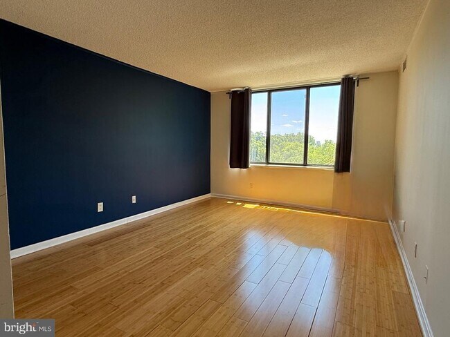 Building Photo - 5225 Pooks Hill Rd