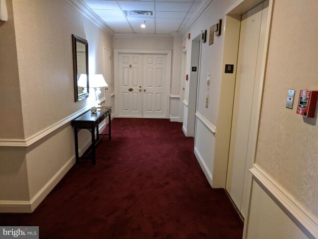 Building Photo - 10 E Lee St