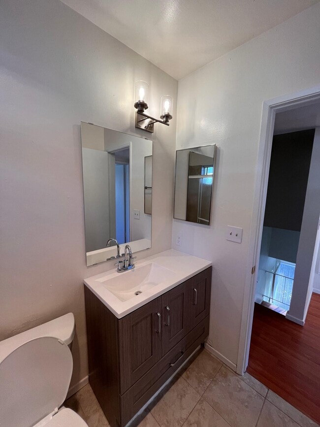 Building Photo - 724 Clay Ave